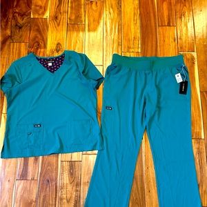 WOMENS KOI UNIFORM SCRUB SET
